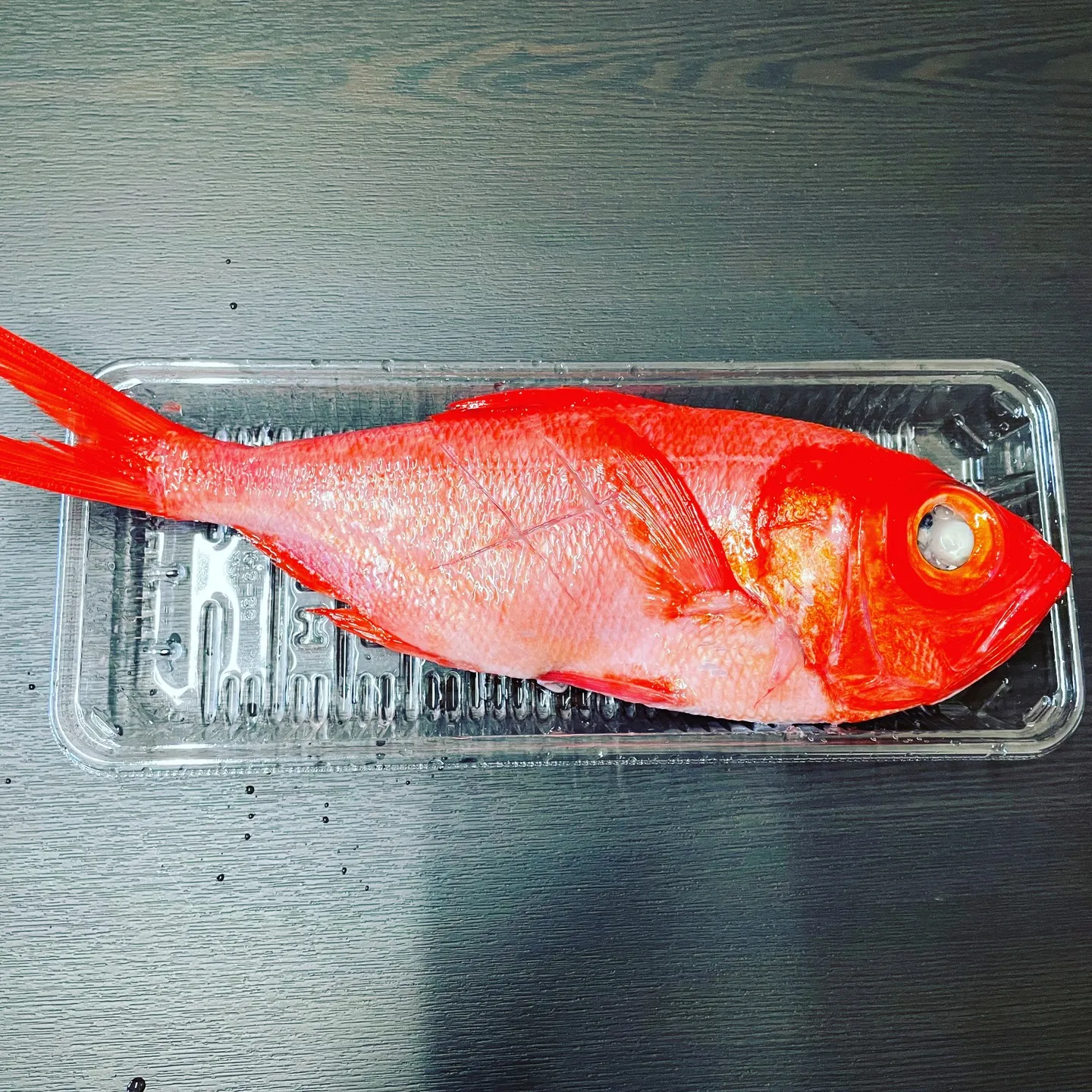 故人が大好きだった金目鯛の煮付けを手作りでお供えいたしました...