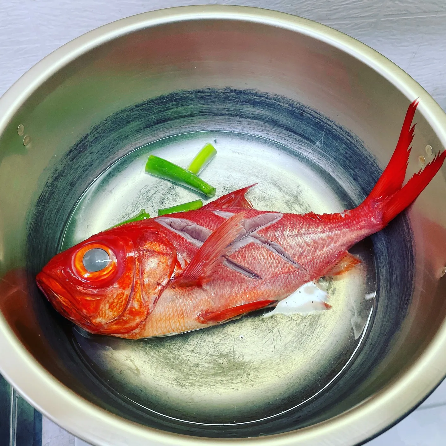 故人が大好きだった金目鯛の煮付けを手作りでお供えいたしました...